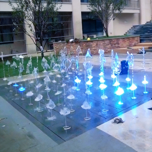 Фонтани хушк барои меҳмонхонаҳо мувофиқ аст