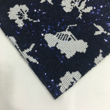 Tissu de broderie maille craie fleur blanche paillettes