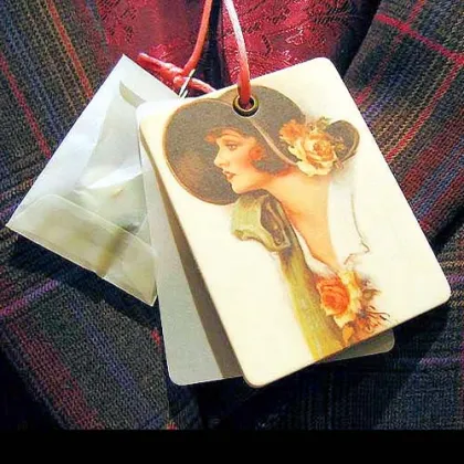 Les Petits Cnmy Swing Tag with Button Pocket