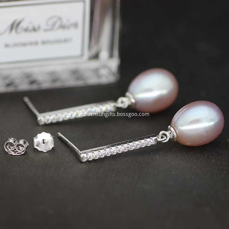 Hanging Pearl Earrings