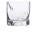 vetro di whisky cristallino con bordo d&#39;oro
