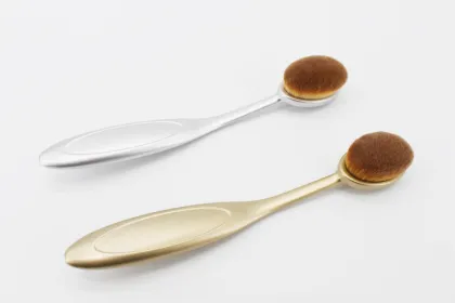 Oval shape foundation brush