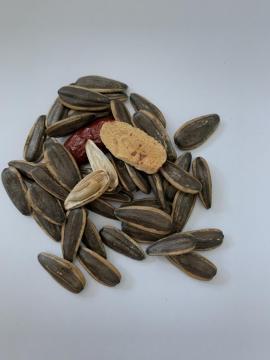 Red date flavour sunflower seeds