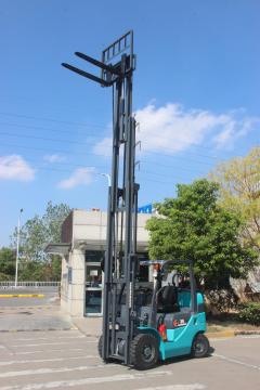 2.0 Ton Cushion Tire Forklift With Quadruple Mast