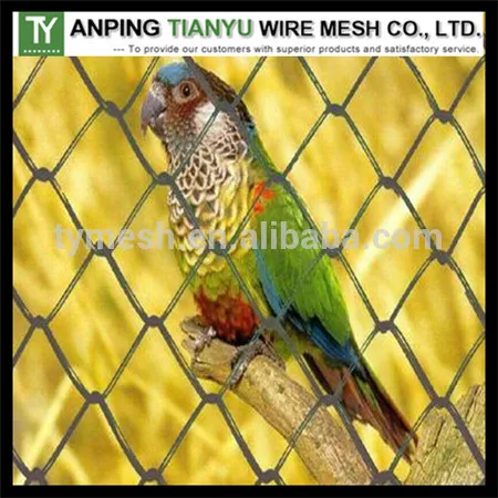 Chain link mesh poultry fence