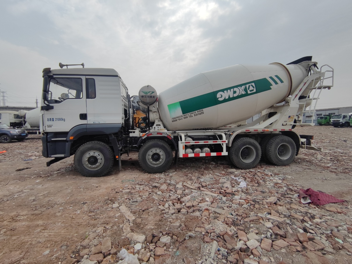 XCMG 12-cubic-meter Concrete Mixer Truck