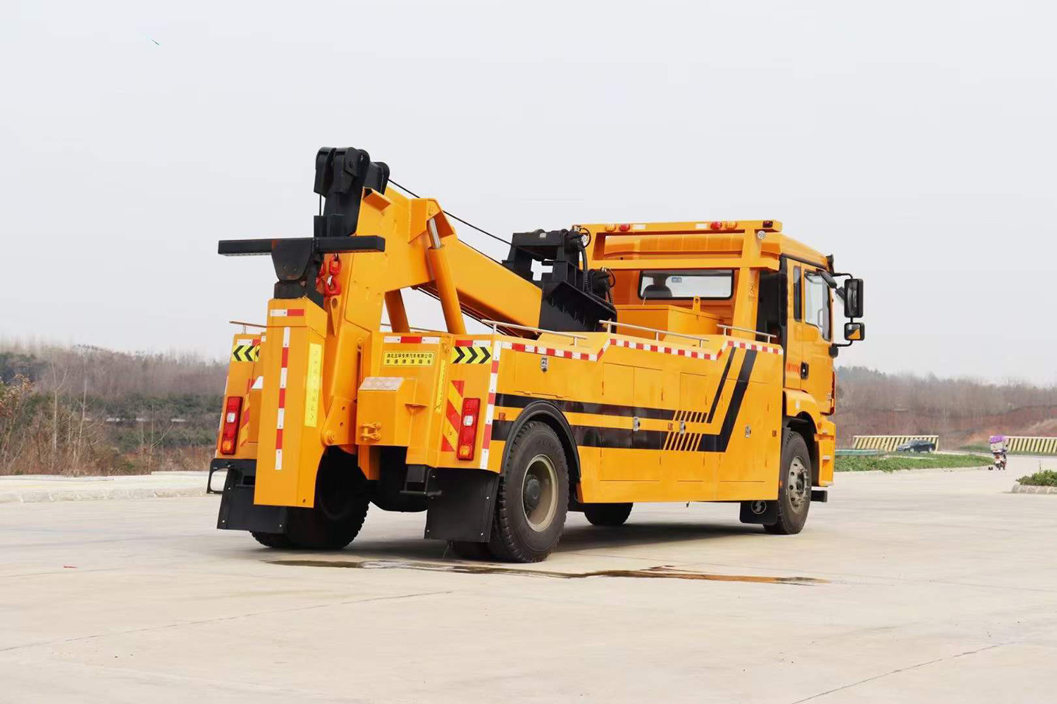 SHACMAN heavy duty road tow truck