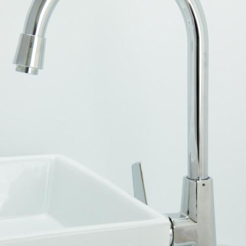 wall mounted kitchen tap with spray head