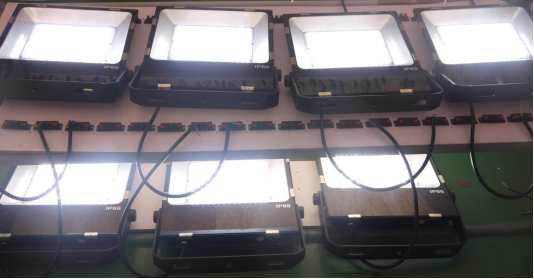 led flood light aging test