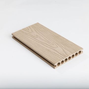 Decking Komposit Perawatan Rendah