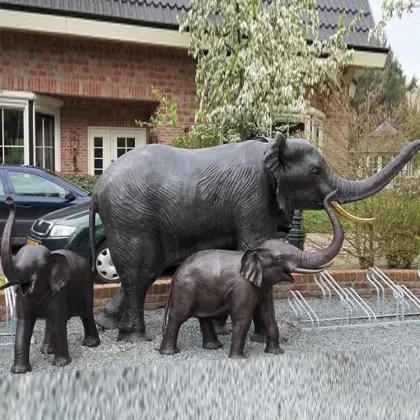 Life size metal bronze mother elephant and baby elephant sculpture