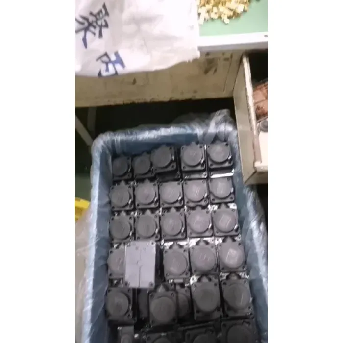 Soket Karet Tiga Arah dengan Desain Murah