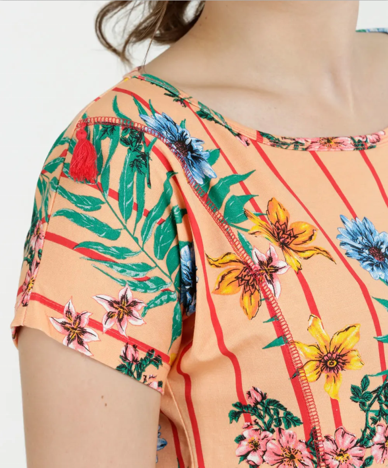 Kurzärmlige, schmal geschnittene Bluse mit Blumenprint