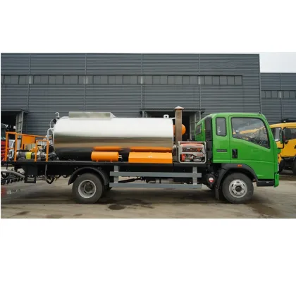SINOTRUK HOWO 4X2 10000L Asphalt Distributor Truck for Asphalt Spray