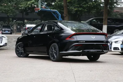 Wuling Xingguang Electric Car: 2023 1.5L 150KM Luxury 5 Seater Hybrid EV Sedan
