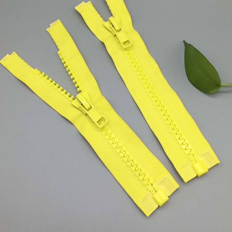 Plastic zipper for merchandise