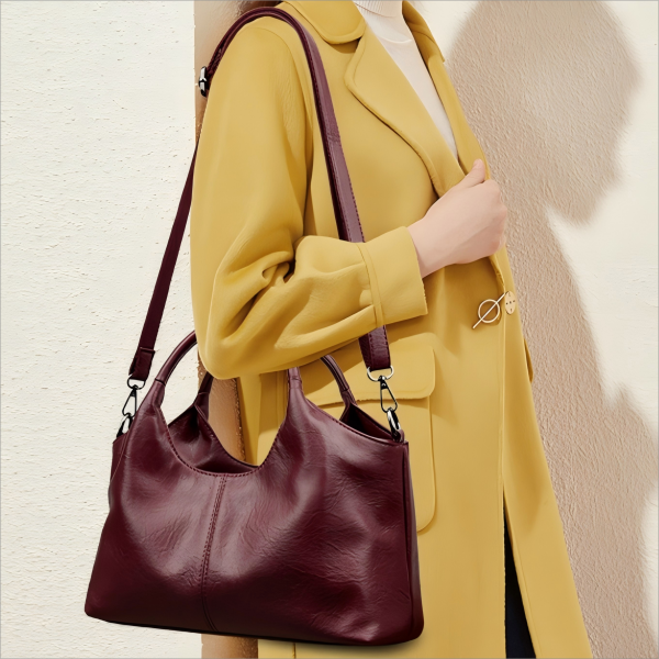Lady's simple and versatile handbag