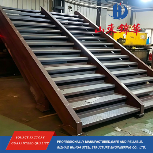 Escalera de acero resistente a cuadros con tracción mejorada