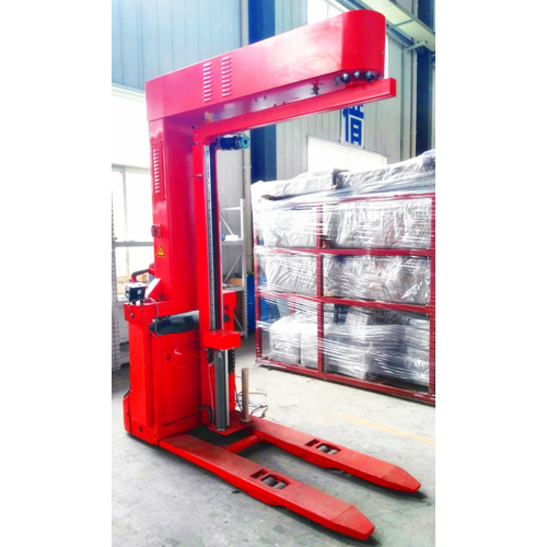 Forklift type rotary arm wrapping machine