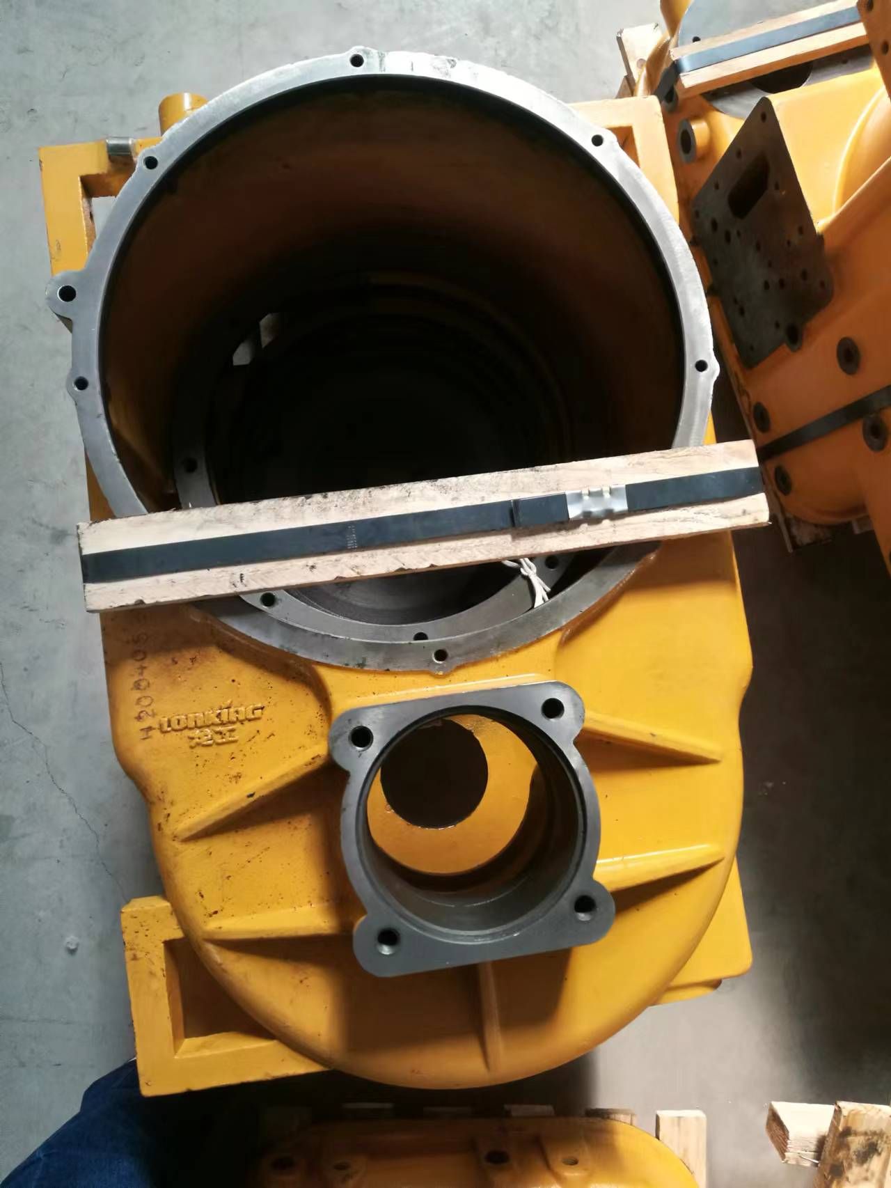 Loader gearbox housing