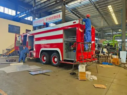 Water and Foam Fire Truck Fire Fighting Equipment