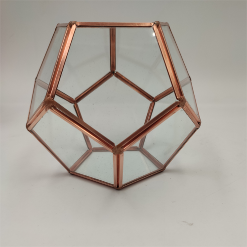 Jarrón de vidrio poliedro con borde dorado rosa