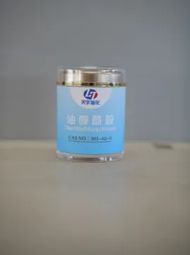 Oleamide with CAS 301-02-0