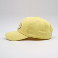 Casquette de baseball jaune applique