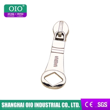 Good technical Nickle free white head with metal logo zipper slider for garments & handbags