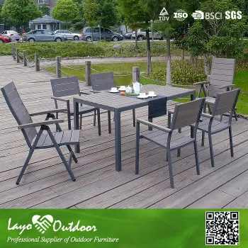 Long-Lasting Outdoor Seating Table and Chairs