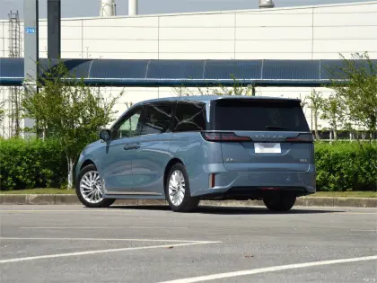 NEW Voyah Dreamer 7-Seater Luxury EV MPV - DongFeng 4WD Electric Car for Family or Business