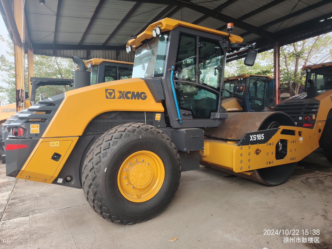 XCNG XS165 Vibratory Roller