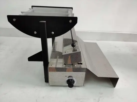 Sealer machine for sealing plastig bag and pouches