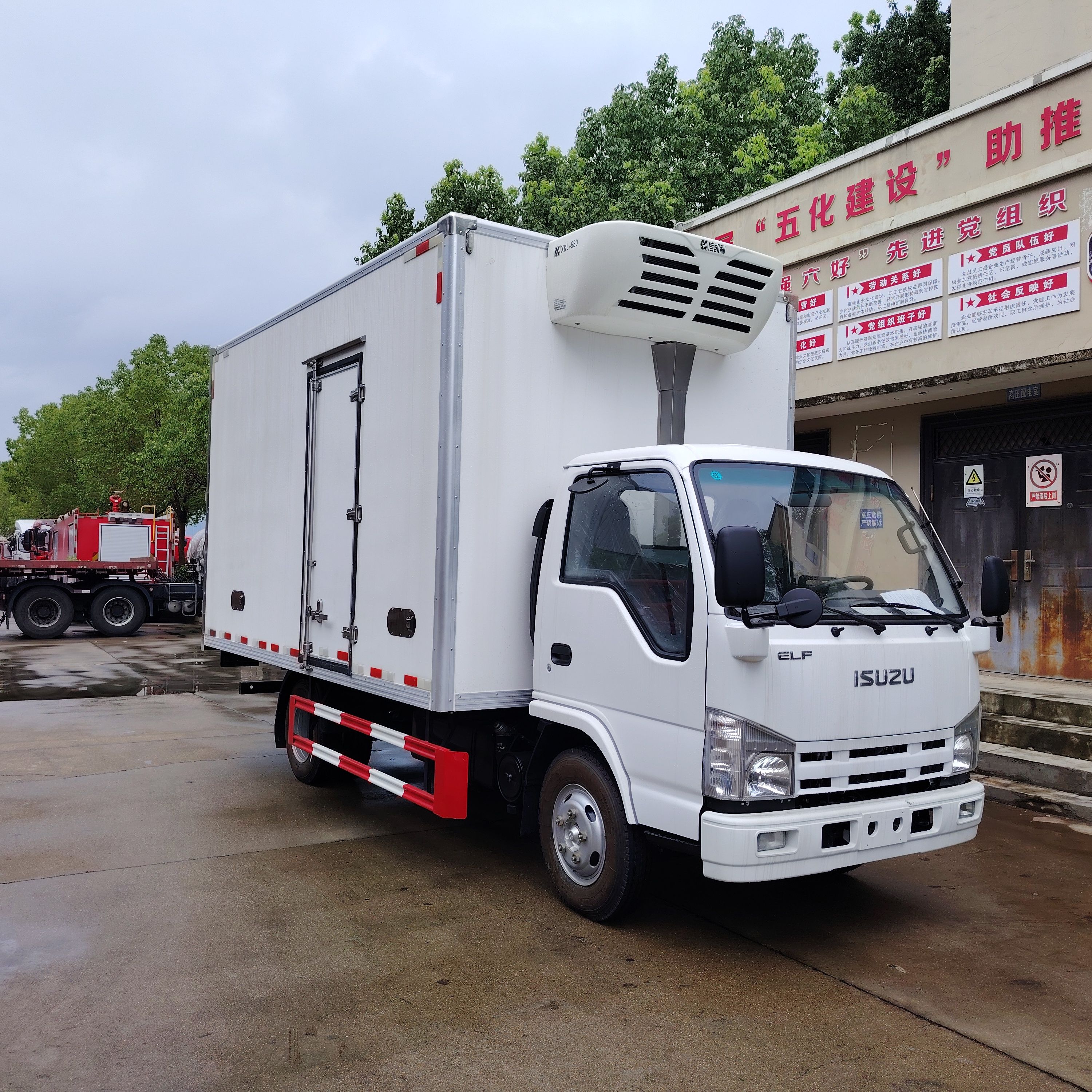 ISUZU vegetable Food freezer Refrigerator truck