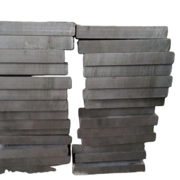 Hot Rolled High Quality Steel Bar D2 Flat Steel Bar DIN1.2379" could be shortened to:

"High Quality D2 Flat Steel Bar DIN1.2379" 

However, if we need to make it more SEO-friendly and concise, a possible title could be:

"DIN1.2379 D2 Flat Steel Bar - Hi
