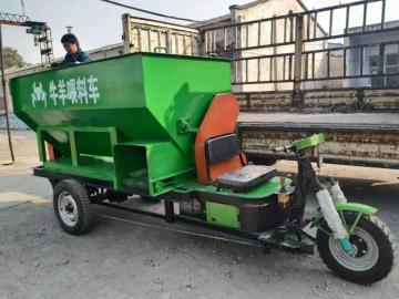 Three wheels vehicle feed spreader / Feed spreader / Mixer feeder vehicle / Manure Spreader / Tractor Fertilizing Machine