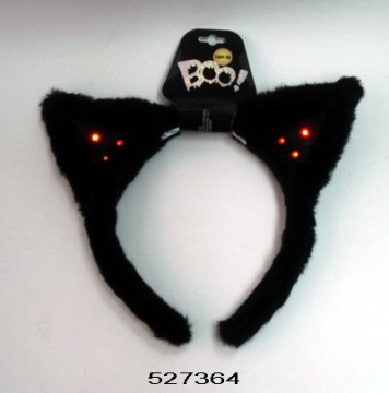 Kucing telinga kucing hitam dengan lampu