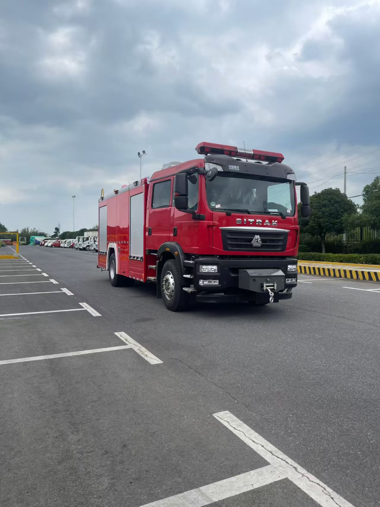 Modern Fire Fighting Vehicle with Latest Technology