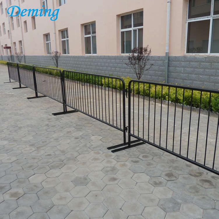 Wholesale Bridge Base Powder Coated Galvanized Crowd Barrier