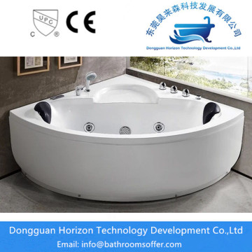Easy-to-clean white acrylic bathtub