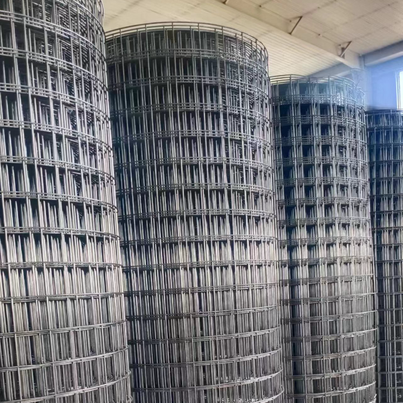 Galvanized welded wire mesh roll for animal cage construction