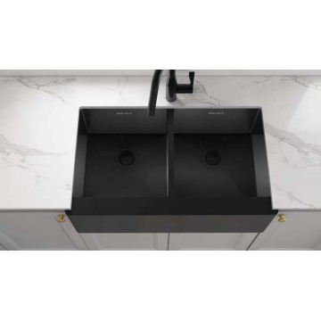 Azzar li ma jsaddadx fardal iswed quddiem sink tal-farmhouse moderna