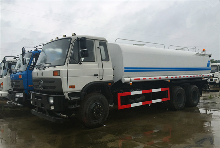 شاحنة خزان المياه الرش دونغفنغ 6 × 4 15000