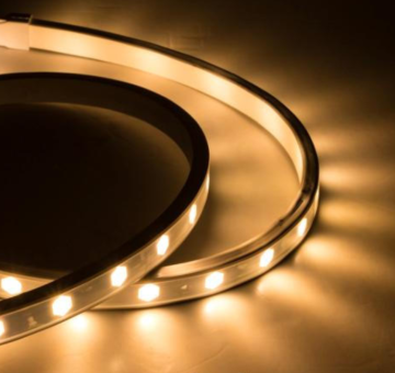 Energy-saving LED wall washer for indoor use