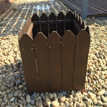 屋外の抗真菌の竹シートで作られたフラワーボックス