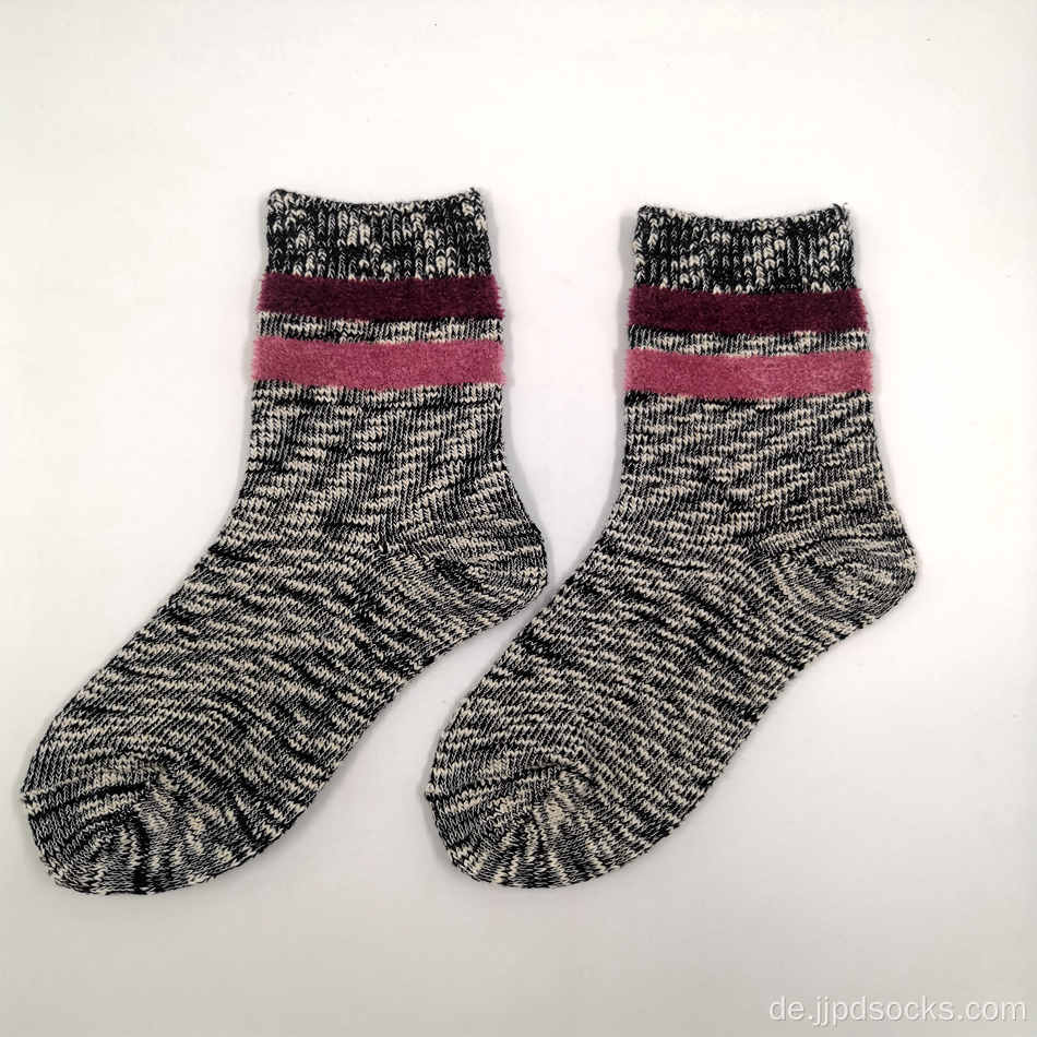 Kundenspezifische Frauen gestreifte Crew-Socken