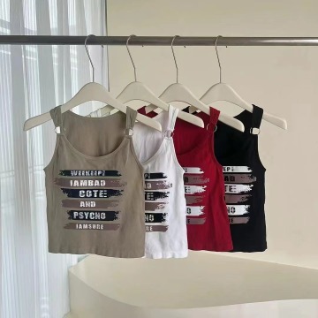 Bezproblemowa moda pikantna dziewczyna z tyłu druku