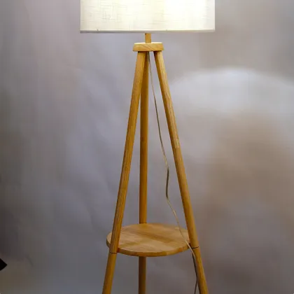 American-style solid wood three-legged floor lamp