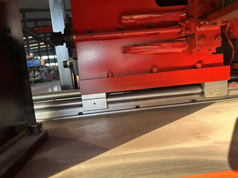 A flat bridge punching machine
