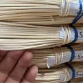 Rattanrinde und -kern: Rohstoffe für Stühle, Körbe und Heimweberei